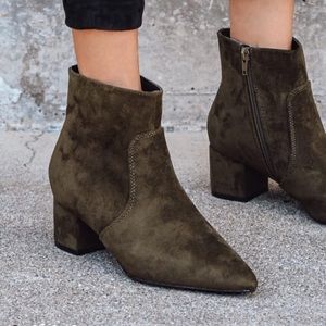 Lulus Olive Green Suede Pointed Ankle Booties Sz10